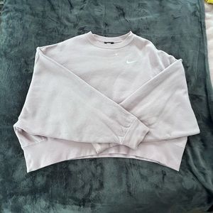 Cropped Nike crewneck